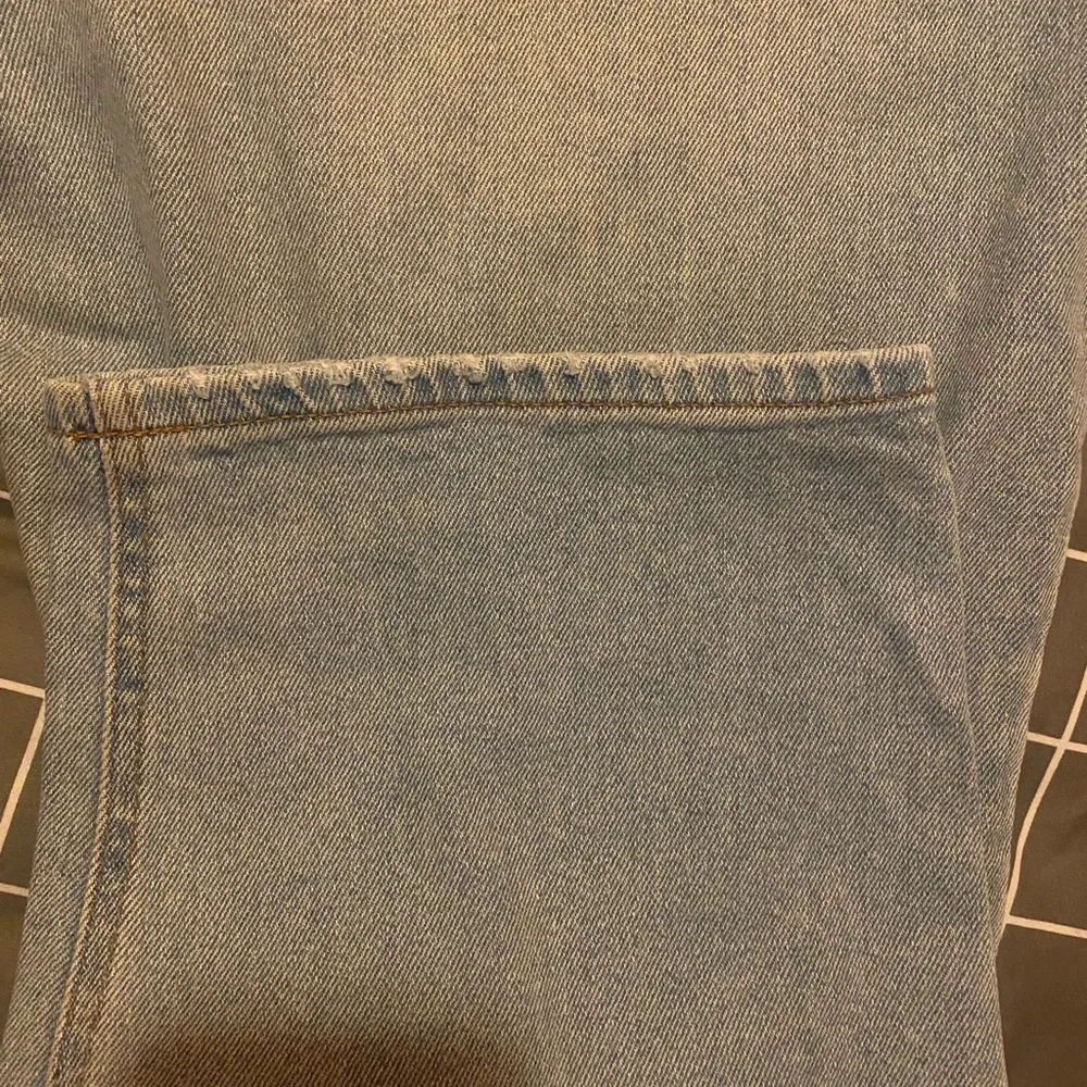 High Rise Mom Jeans - Picture 4 of 5